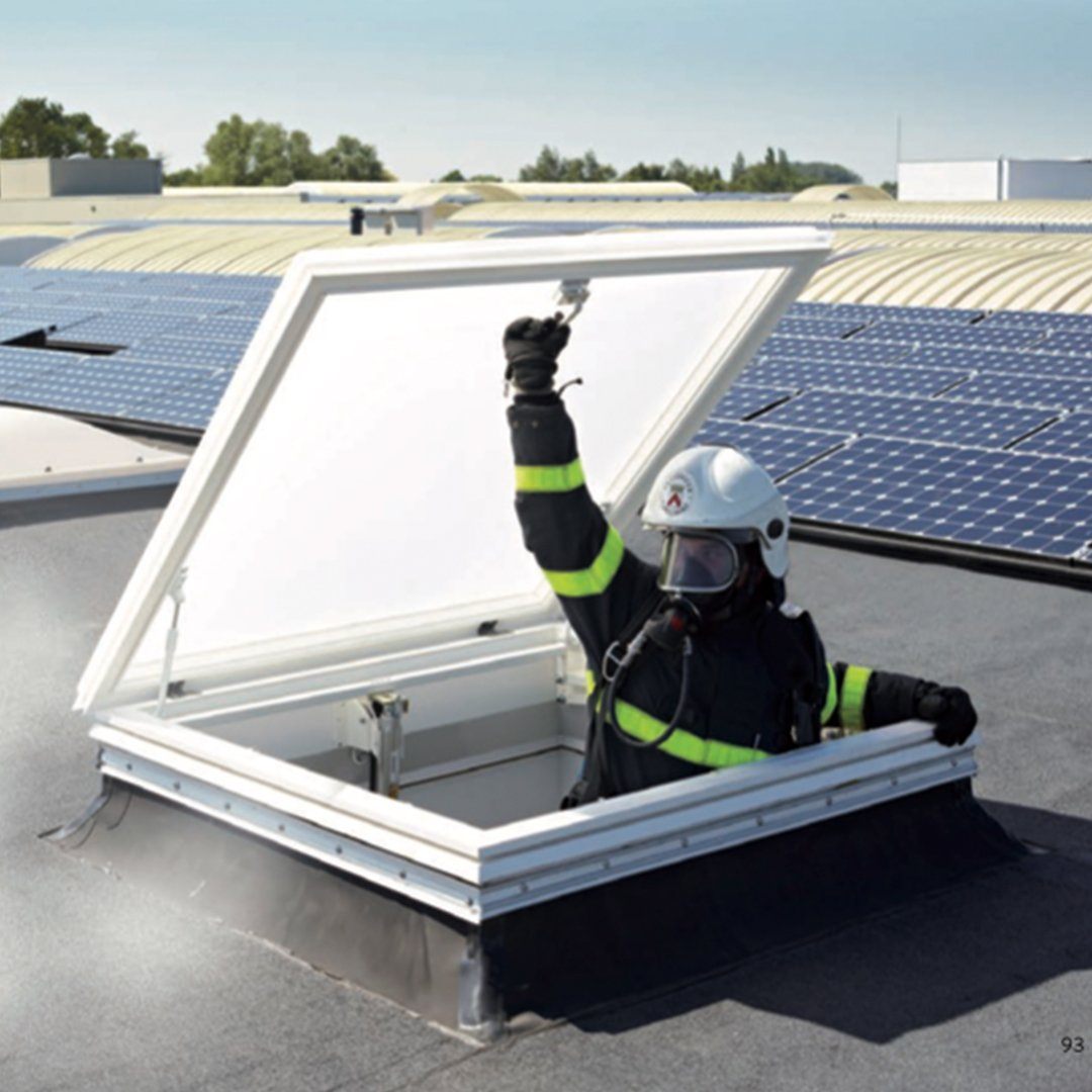 accès manuel au toit 16/20 EP et serrure - système double 1400 x 1400 mm Attention ! Ouverture de toit = 1600 x 1600 mm