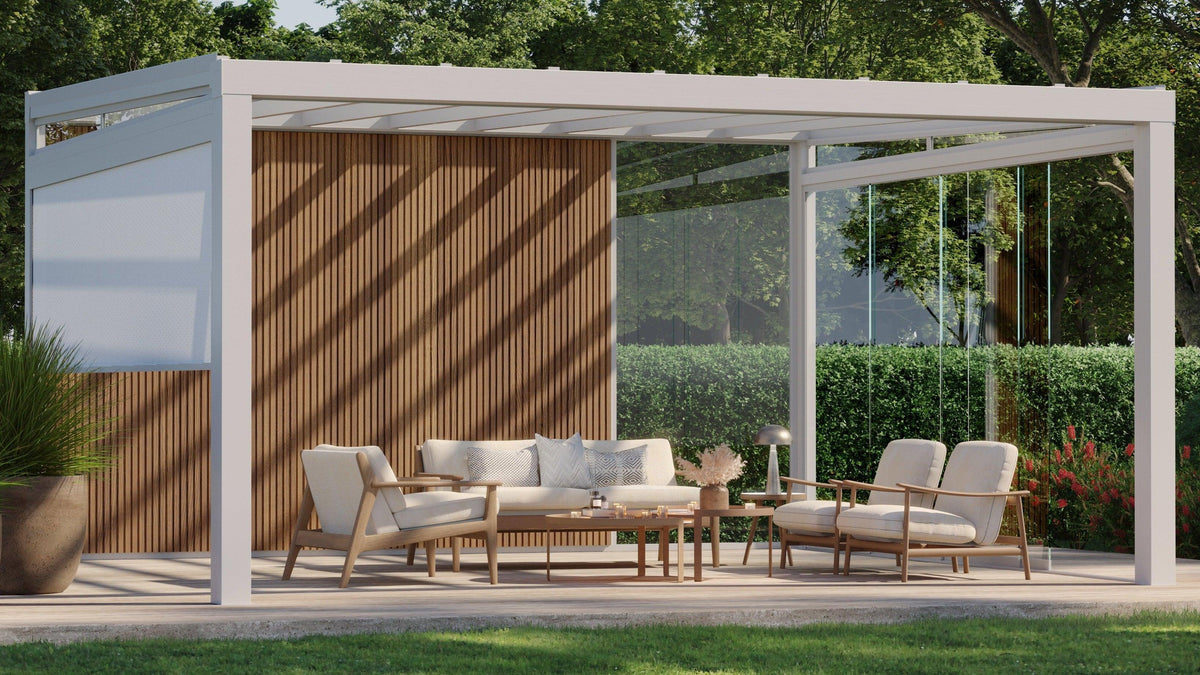 Skylux Climalux Horizon terrasoverkapping met houten wandbekleding